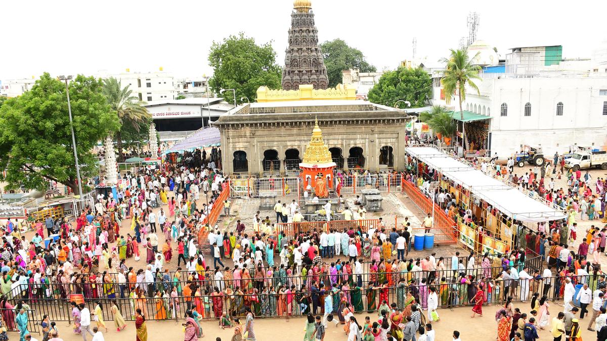 Tens of thousands of people attend 204th Sharanabasaveshwar Rathotsava