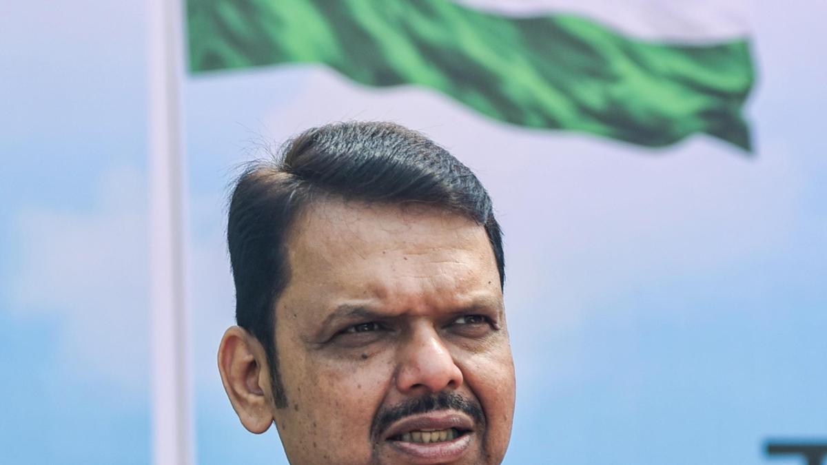 No shortage of LPG, Oppn. creating panic among public, says Fadnavis