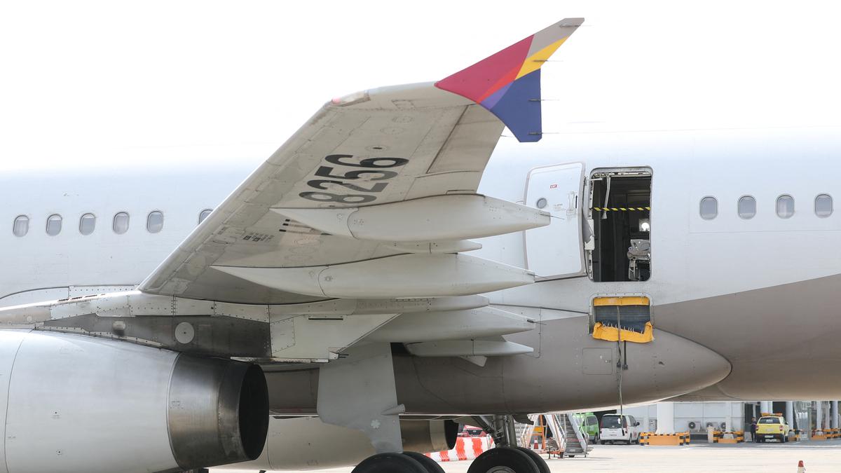 Man who opened Asiana plane door says he wanted out 'quickly'