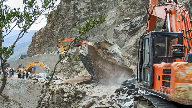 Landslides lead to closure of J&K highway; Amarnath pilgrims stranded