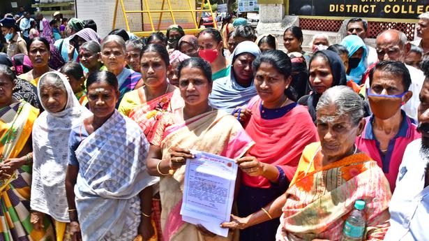 Residents of Choundeshwari Colony in Coimbatore oppose relocation of Tasmac outlet