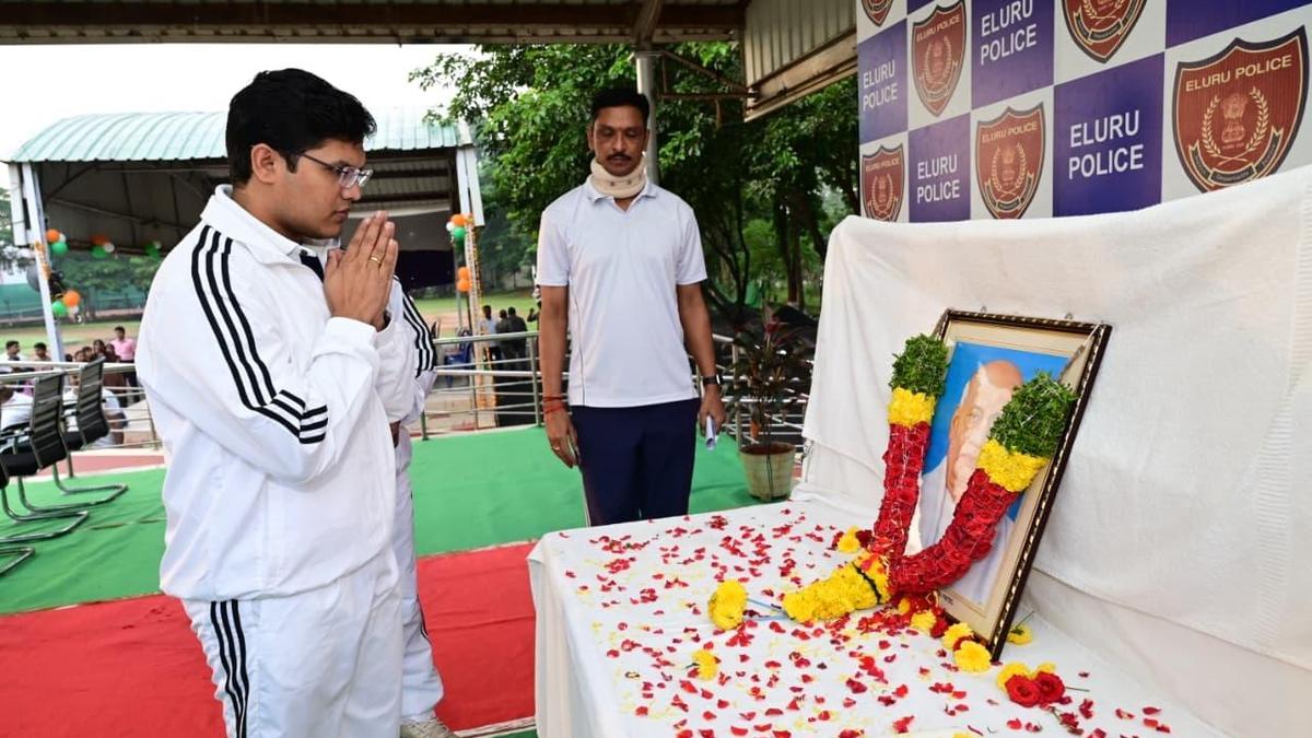 Police mark ‘Rasthriya Ekta Diwas’, pay tributes to Sardar Patel