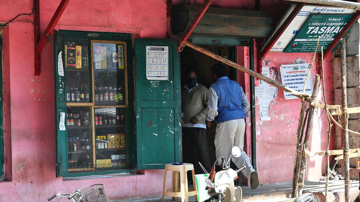 Madras High Court directs Tasmac to disclose quantum and price at which liquor is procured from private breweries and distilleries