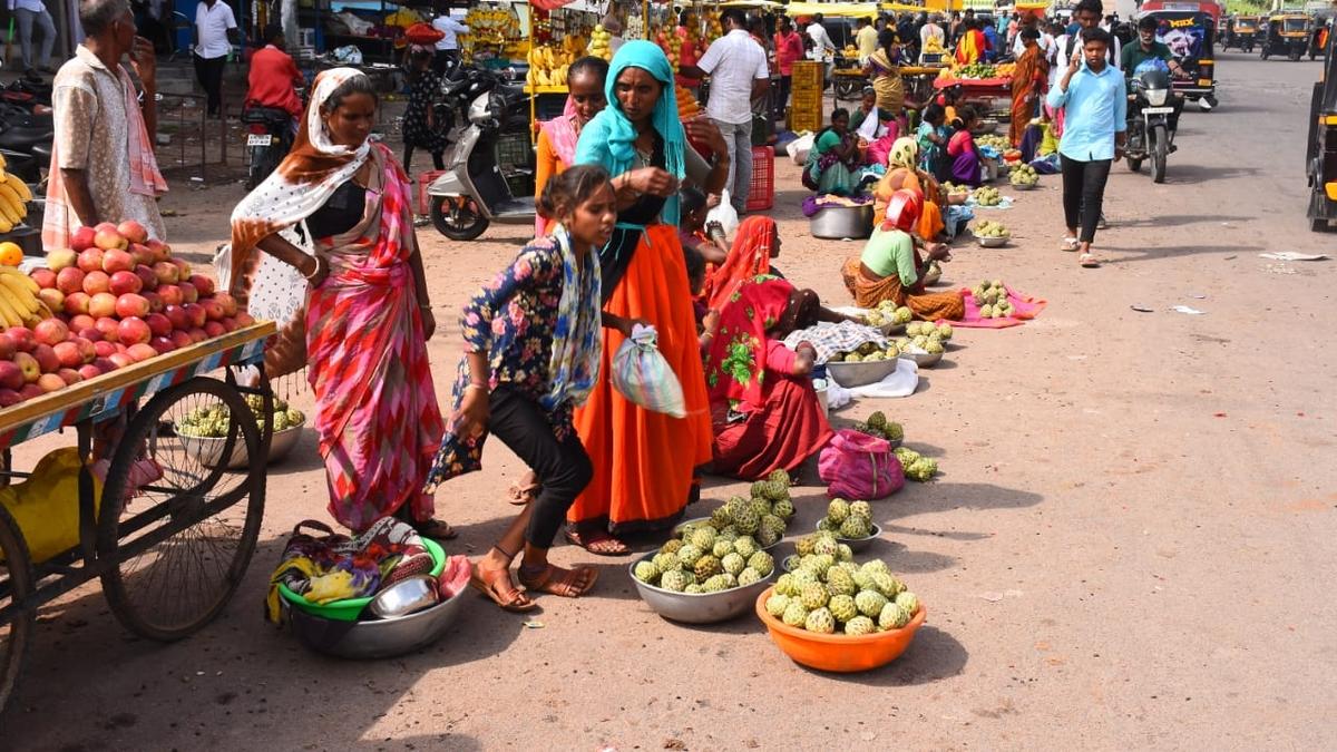 Custard apple flooding markets in Yadgir and Shorapur