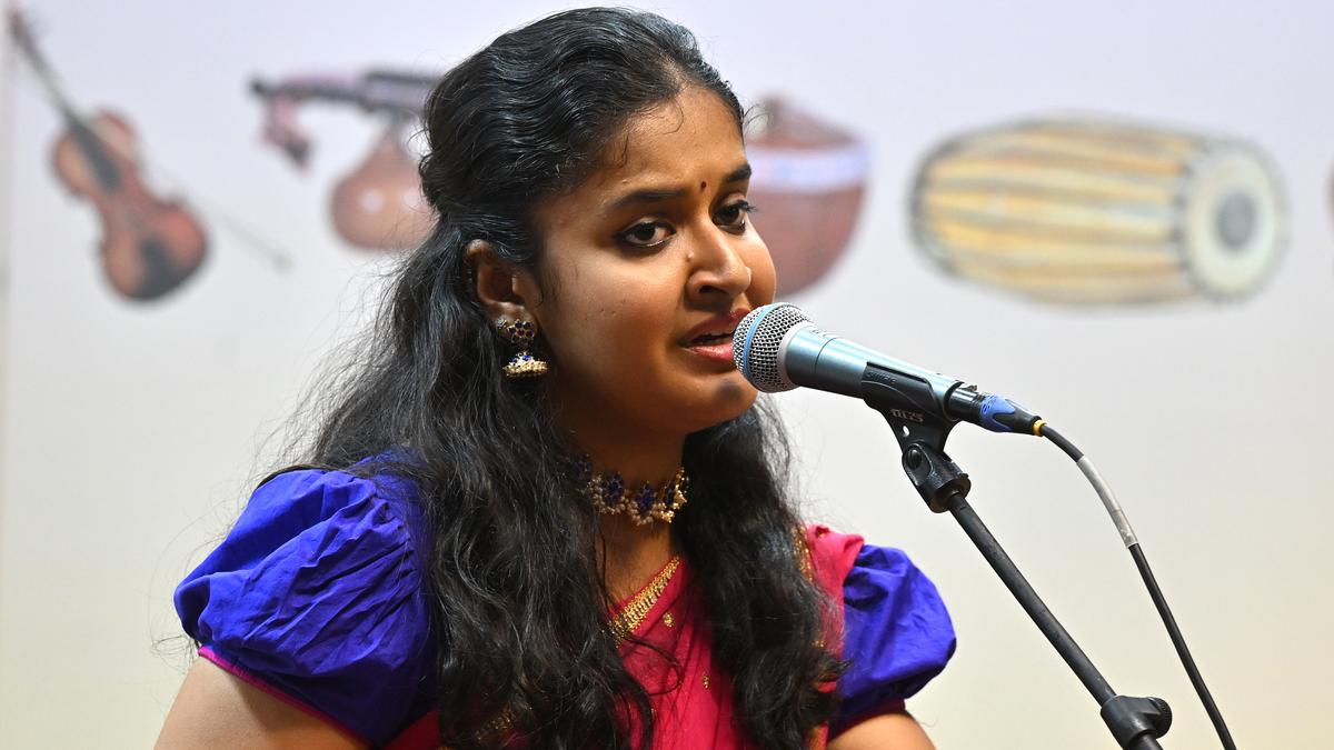 Spoorthi Rao impresses with her voice, but needs to adopt a balanced approach