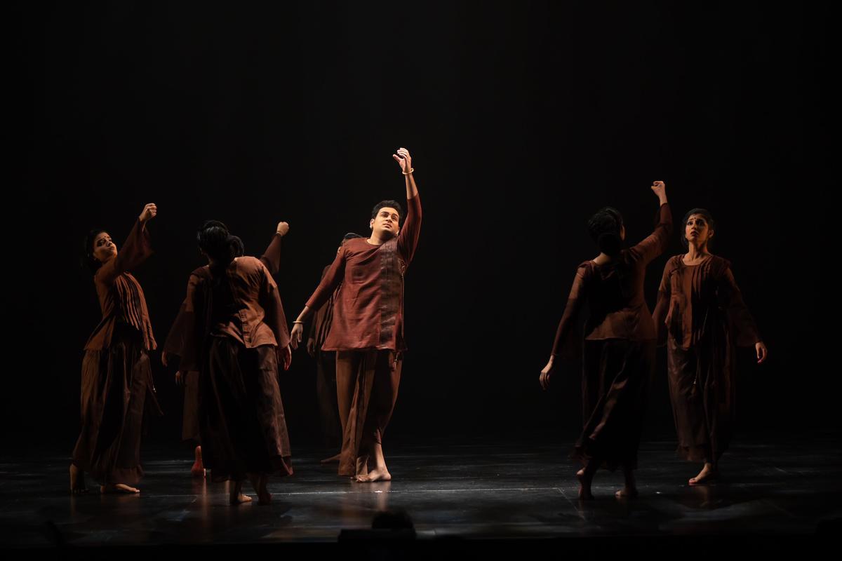 ‘Arisi’ is a collaborative dance production.