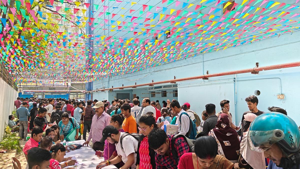 Bengal unemployment aid scheme | Queuing up for cash