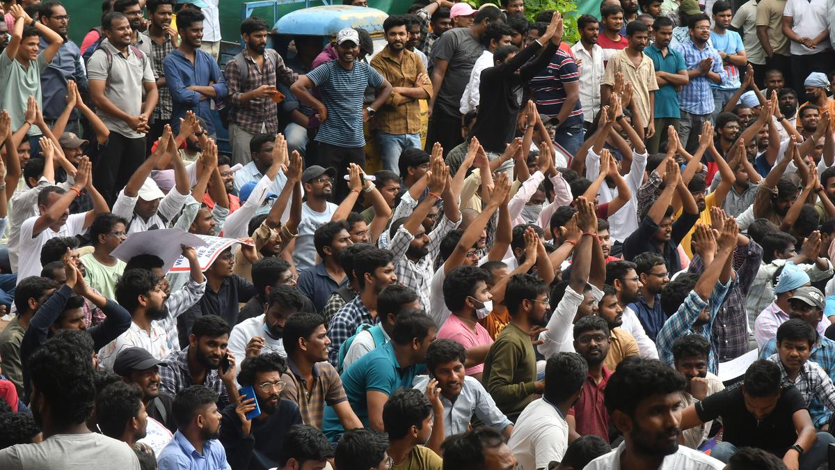 Group-II aspirants stage protest at TSPSC demanding postponement