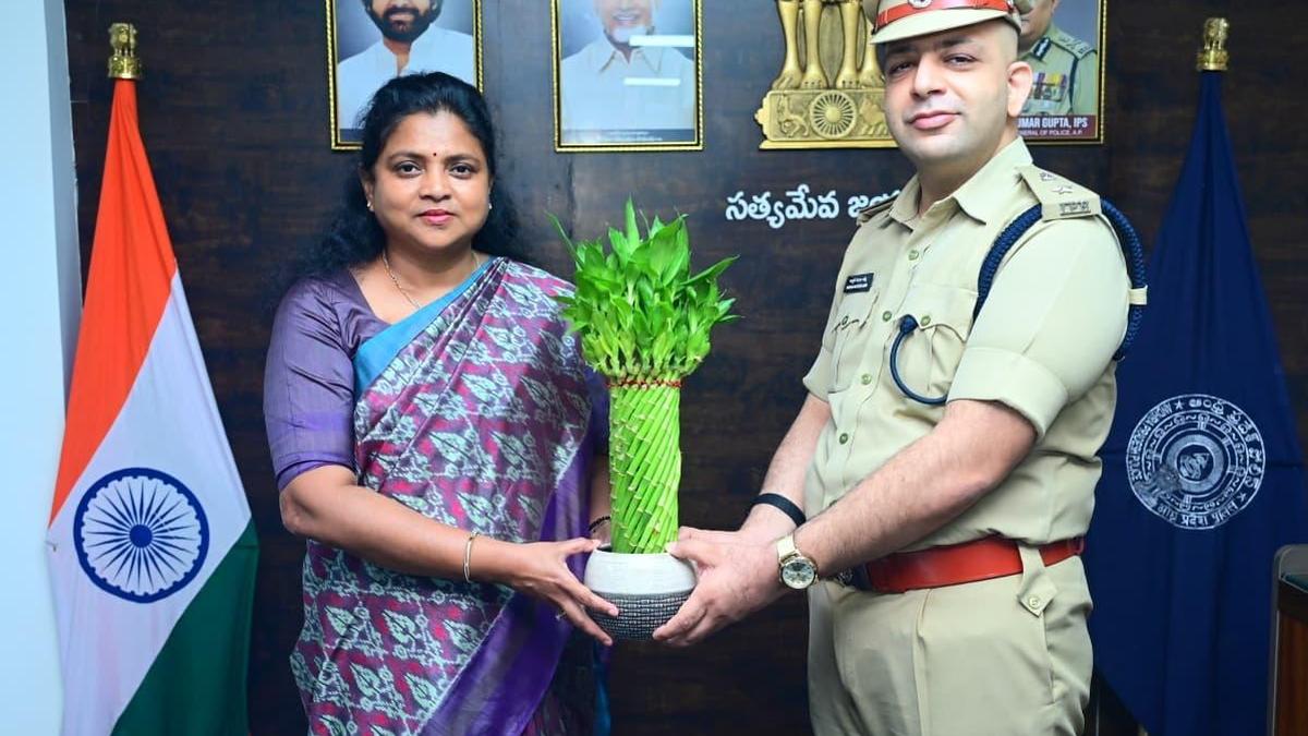 West Godavari SP Adnan Nayeem Asmi wins KGDP medal for ‘dead body in parcel’ case