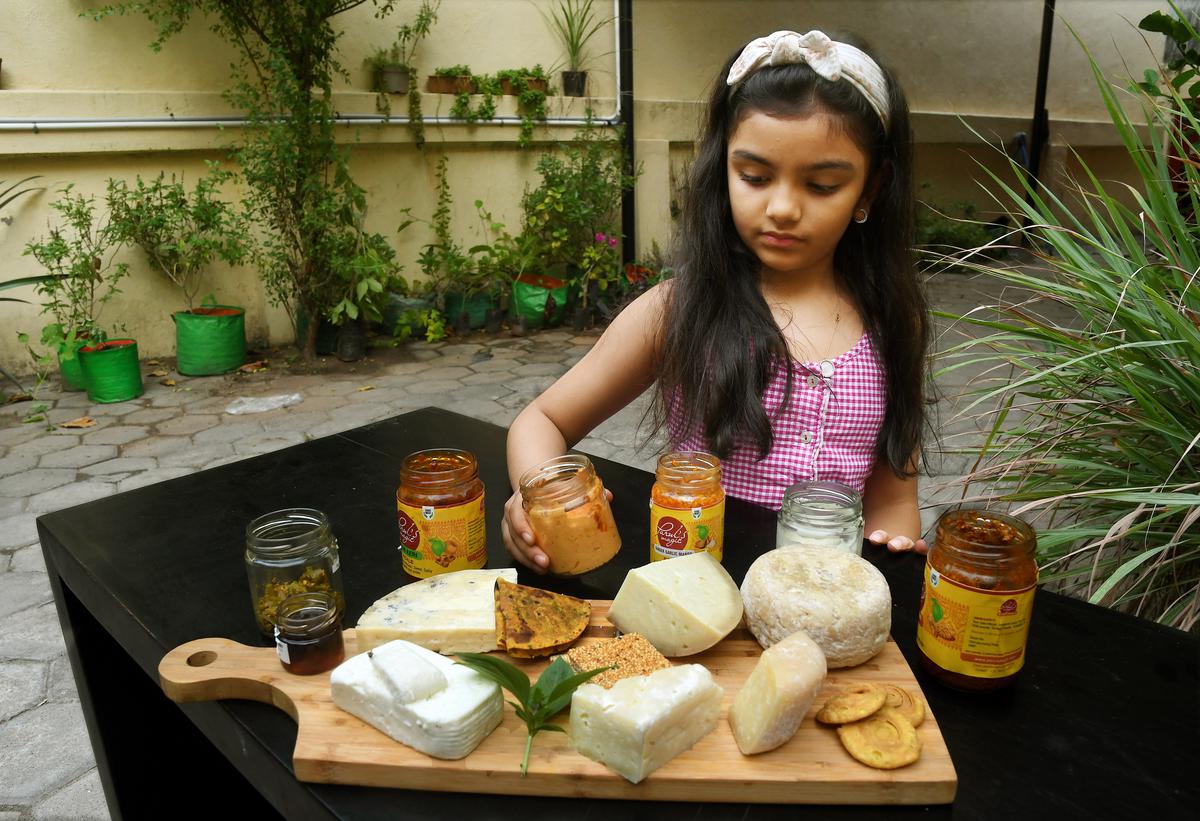 At Kaase, a Pastoral Cheese Tasting session was held and it was paired with Gujarati snacks made by Parul Bhatt.