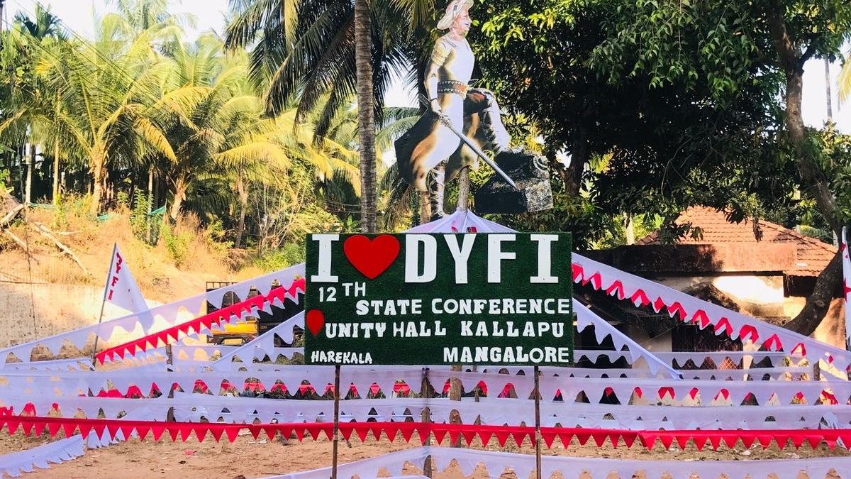 Konaje police ask DYFI to remove Tipu Sultan cutout at Harekala