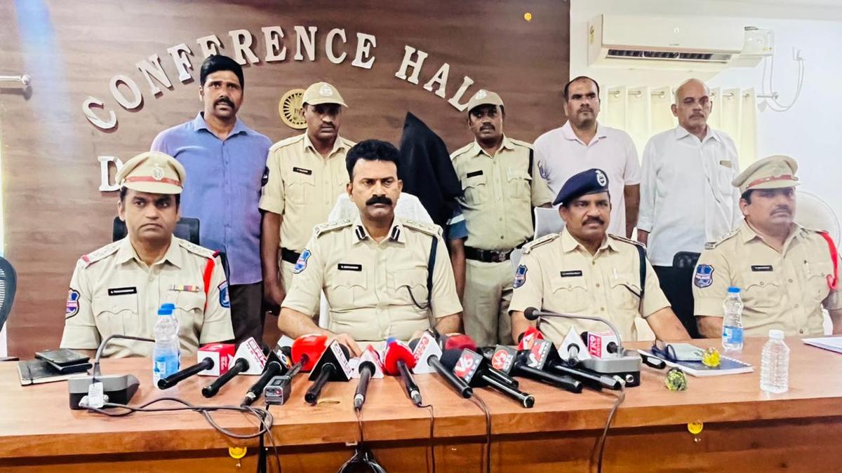 Locals chase, catch chain-snatcher after attack on woman in Kompally