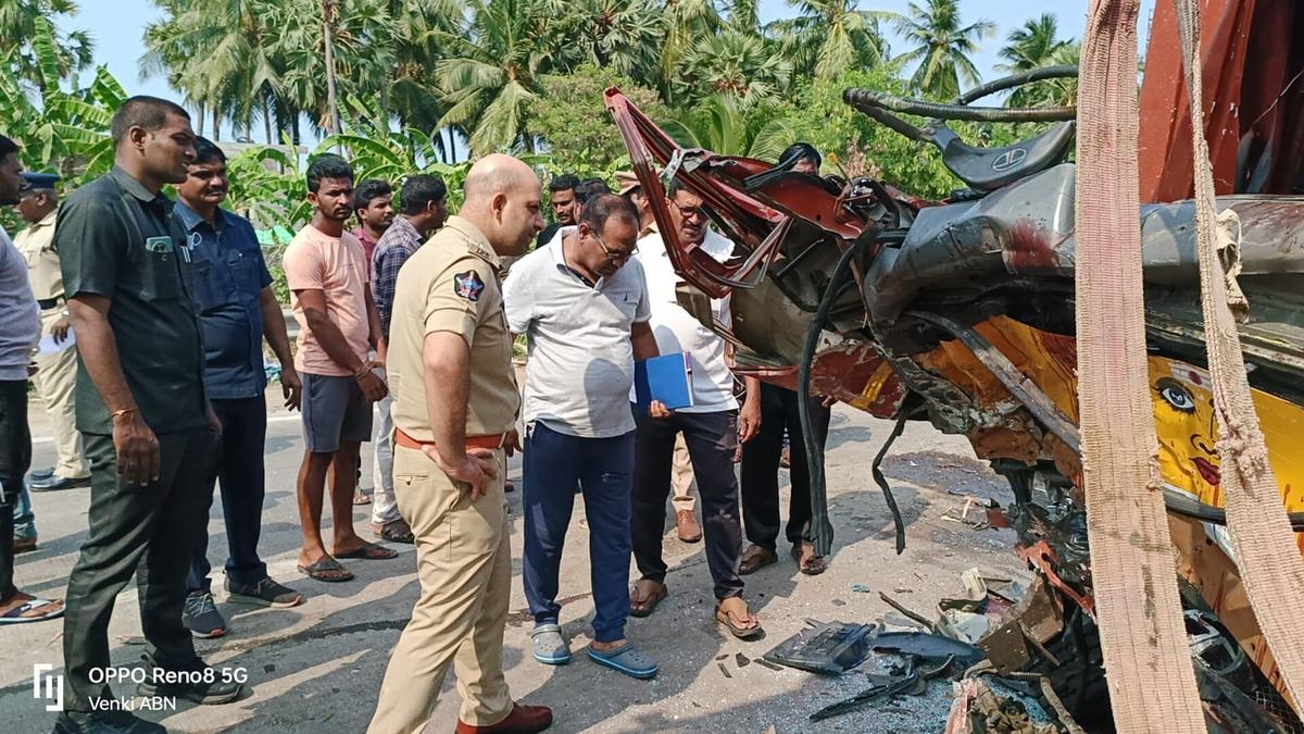 Six dead, five others injured in road accident in Krishna district