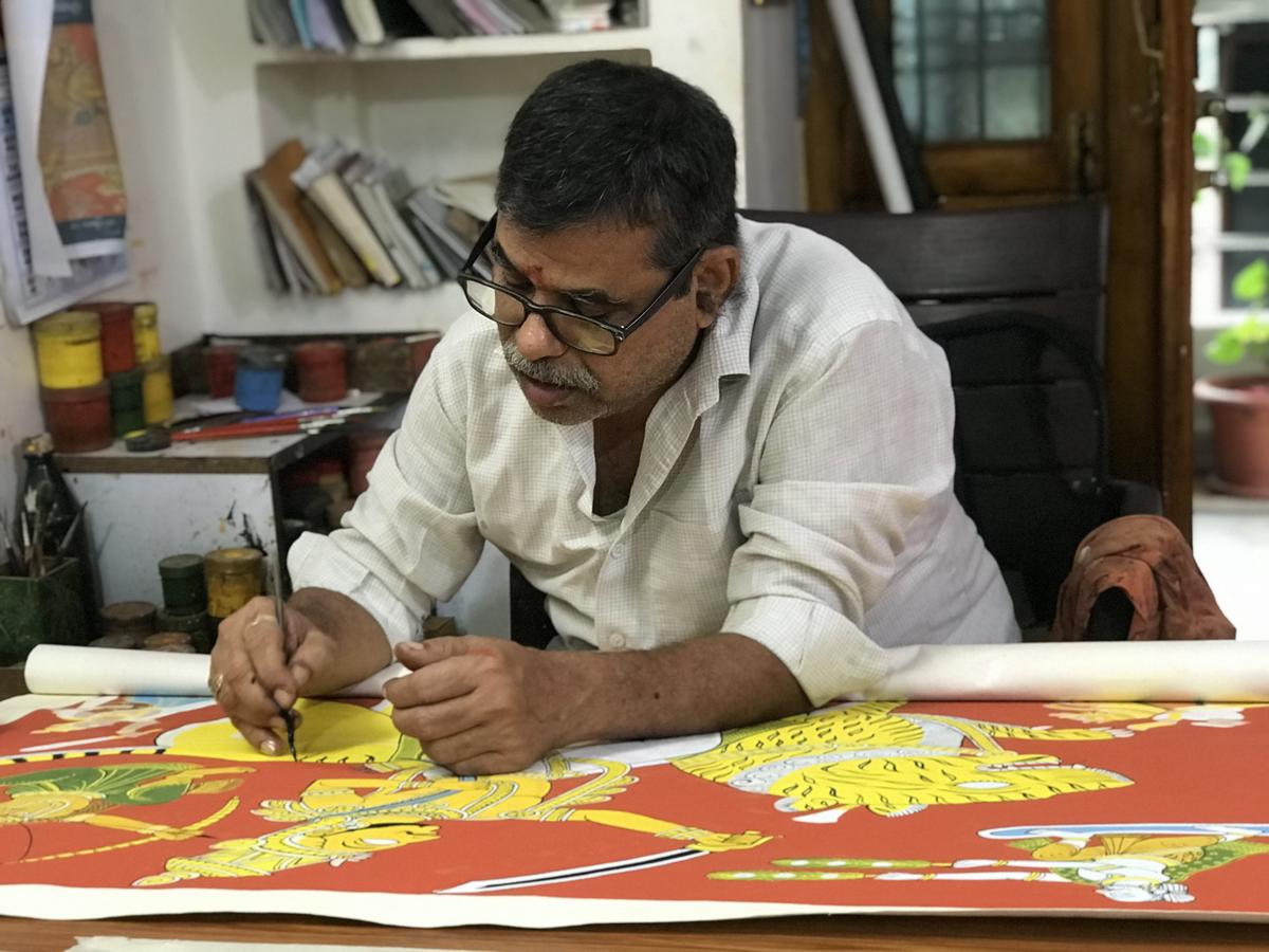 Dhanalakota Vaikuntam doing Cheriyal art