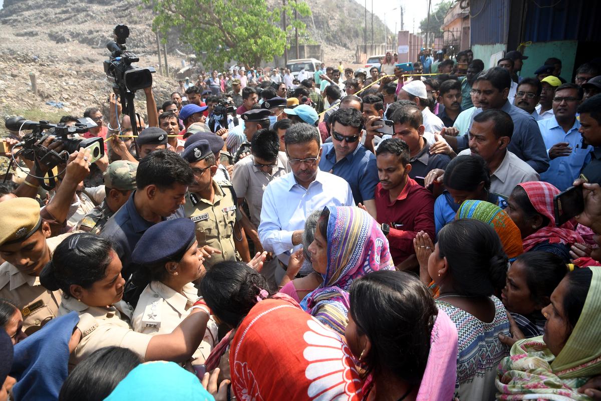 West Bengal Minister for Urban Development, Municipal Affairs and Housing Firhad Hakim visits the affected residents.