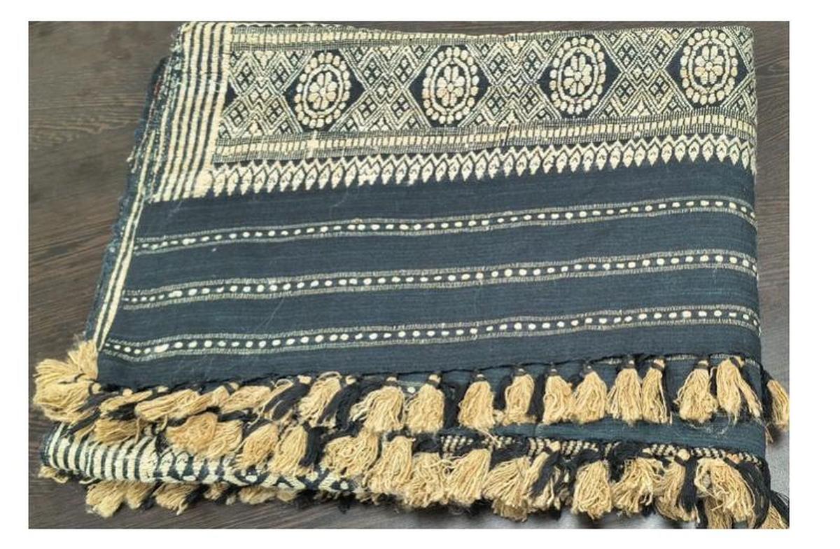 Gift for Italy PM - Muga Silk Stole. Known as the “Golden Silk” of Assam, it is a rare and prestigious textile from the Brahmaputra Valley in Northeast India.  Renowned as one of the world’s strongest natural fibers, Muga silk is prized for its remarkable durability and longevity, often lasting for generations.