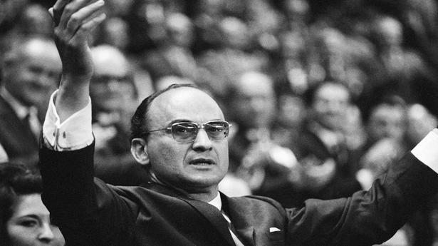 Luis Echeverria, former Mexican President blamed for massacres, dies