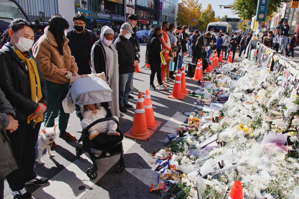 Halloween crowd surge | Investigators raid Seoul police department