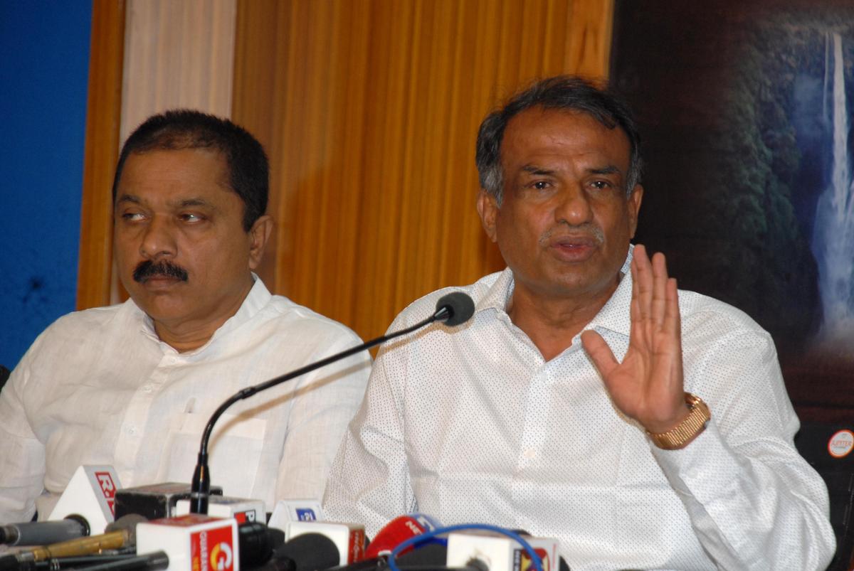 Congress to collect 5 crore signatures to highlight 'vote chori': MLC  Manjunath Bhandary - The Hindu