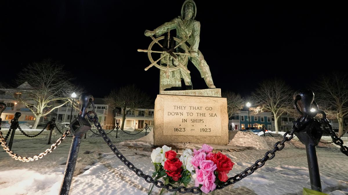 State senator says missing fishing boat was carrying 7 people when it sank off Massachusetts