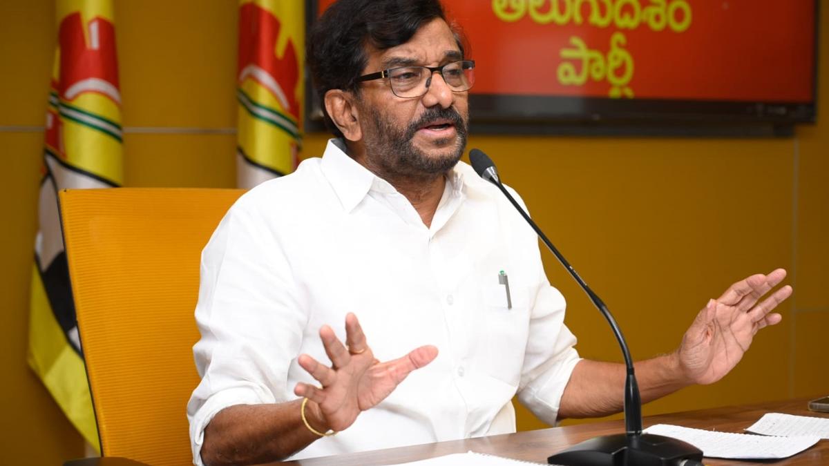 ‘Cash transactions worth ₹1.30 lakh crore were done in liquor shops to facilitate looting of public exchequer’