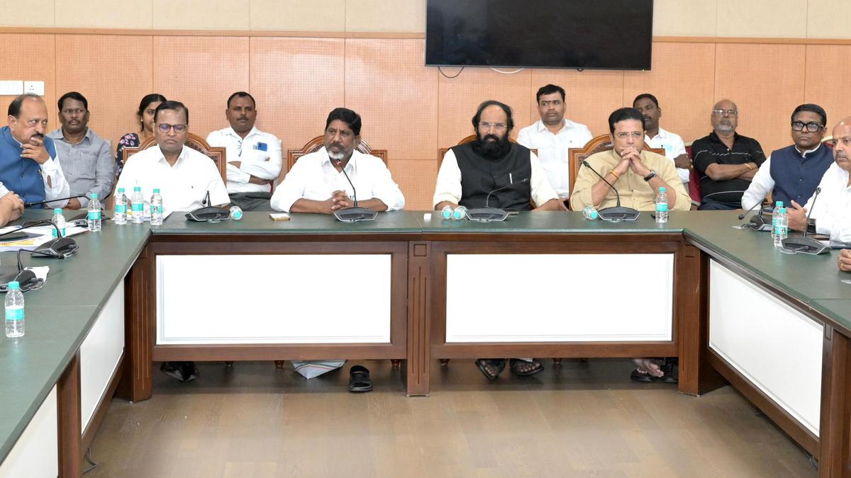 Government to release ₹600 crore for RTF; Federation calls off stir