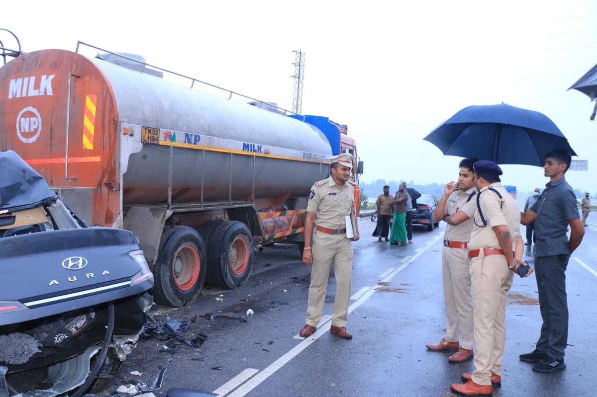 Bengaluru couple, son die as car hits milk tanker near Chittoor in