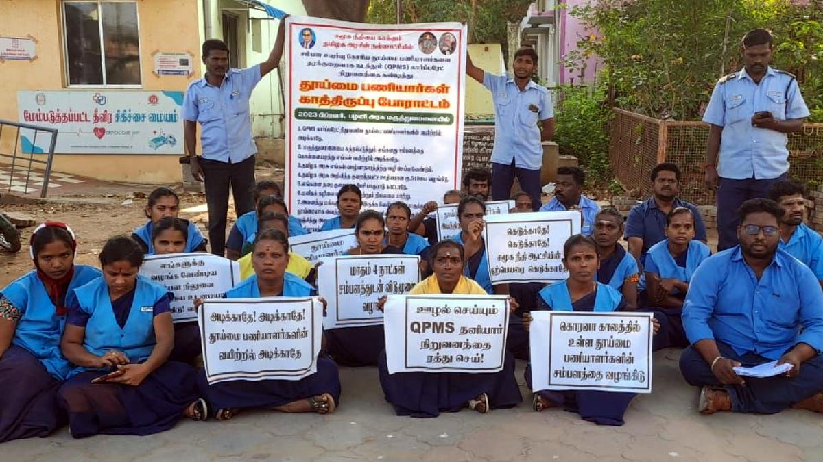 Contract workers demand disbursal of salary in full