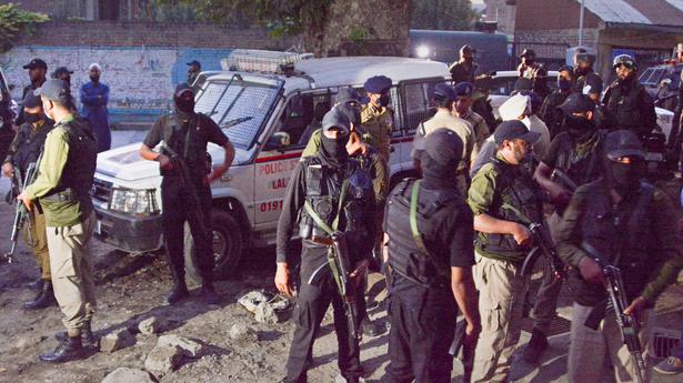 Police officer killed, 2 injured in Srinagar militant attack