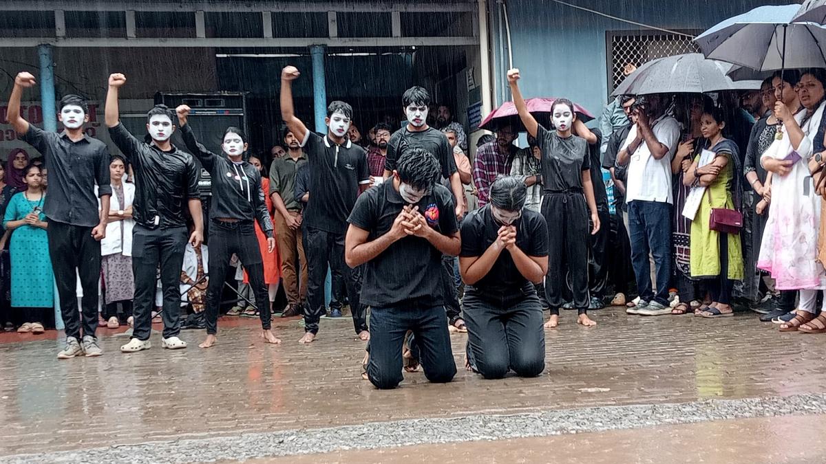 Medicos in Kerala stay away from OP clinics, ward duties in protest against Kolkata doctor&rsquo;s rape-murder