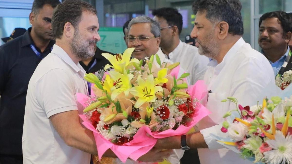 CM, Dy. CM receive Rahul Gandhi at KIA