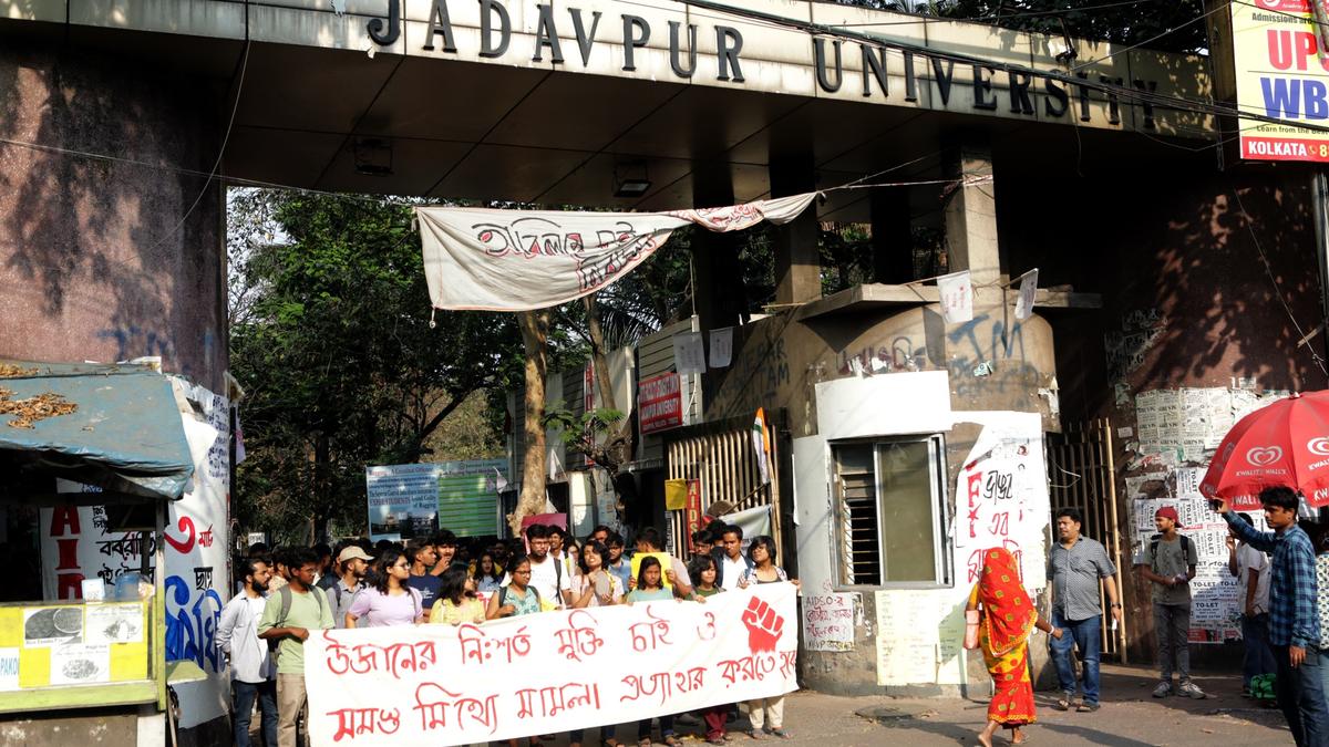 Calcutta HC asks Jadavpur University not to invite political functionaries to programmes held by institution