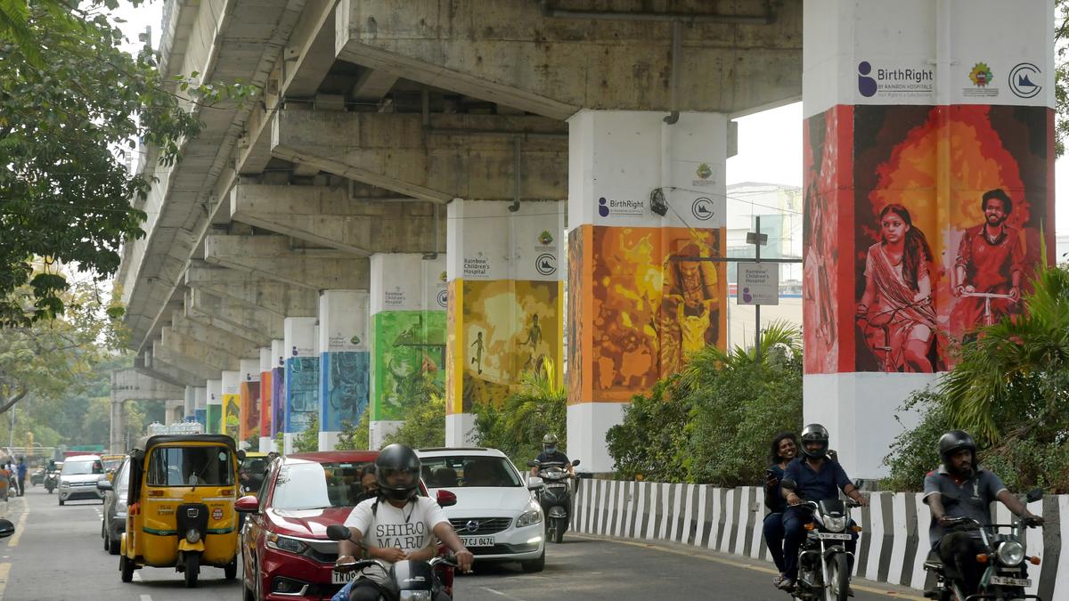 Advertisements to come up on pillars of three Metro Rail phase I stretches soon