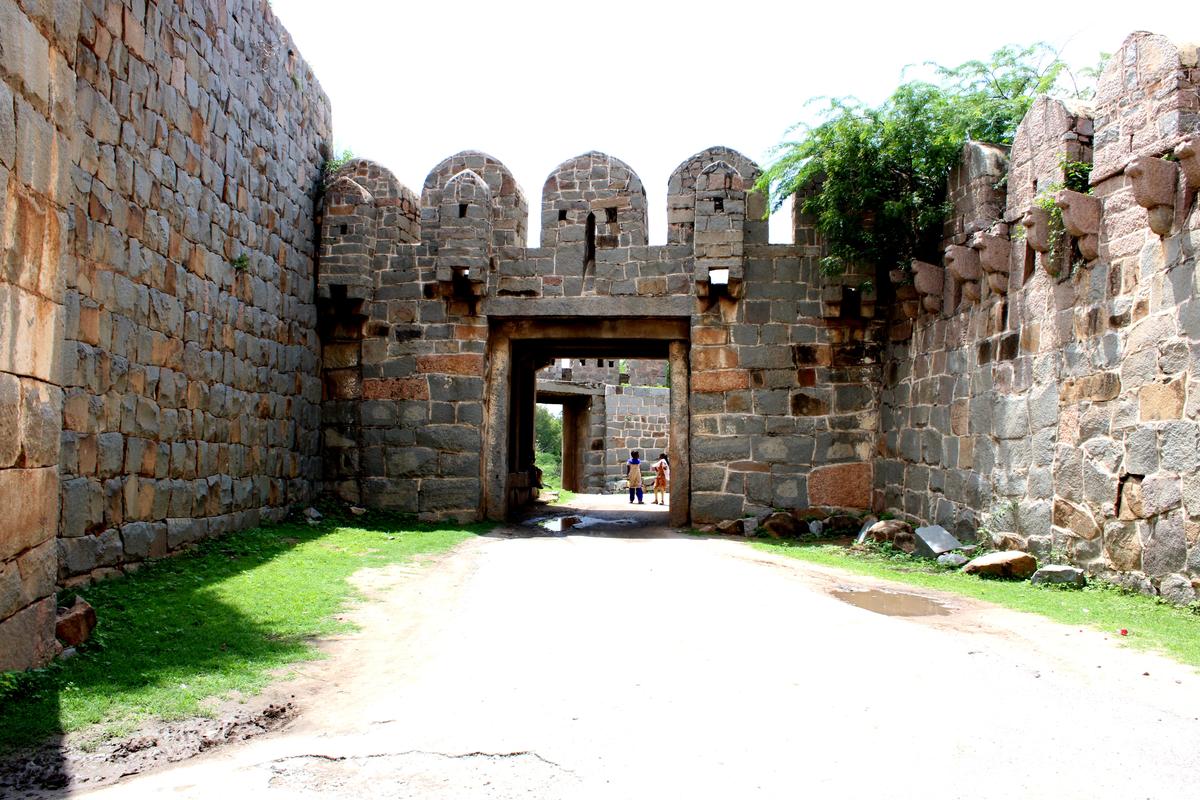 A passage leading from Fateh Darwaza to the courtyard in the Mudgal Fort.