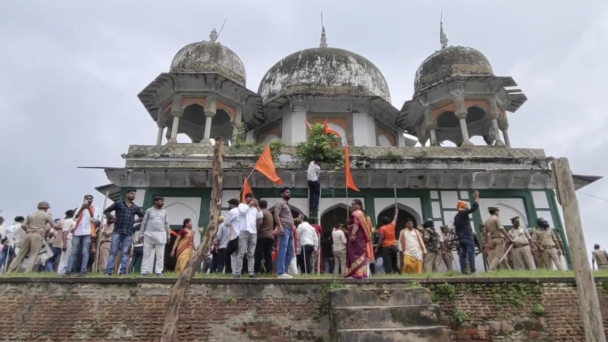 Tension mounts in Uttar Pradesh’s Fatehpur as mob vandalises tomb