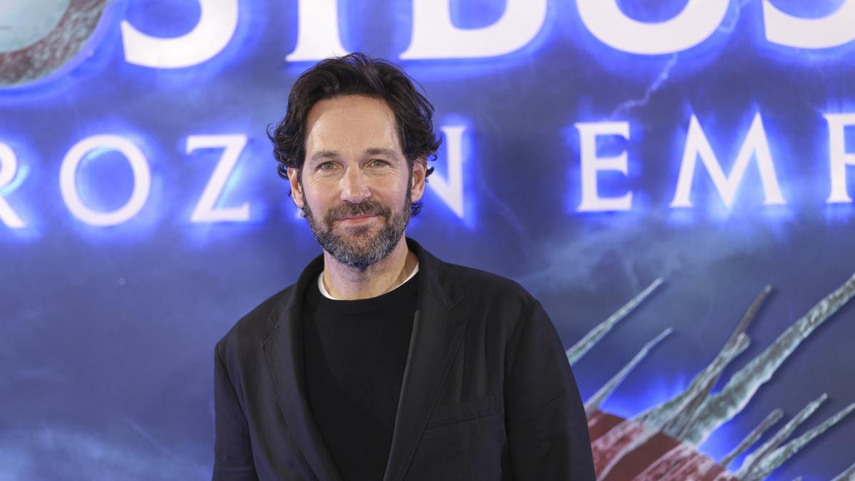 Paul Rudd hands out bottles of water to voters in Pennsylvania on Election Day