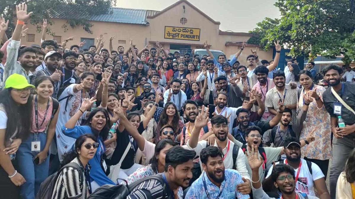 Jagriti Yatris visit centralised kitchen of Akshaya Patra in Visakhapatnam