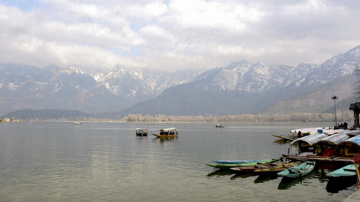 Why has J&K shelved the Dal Lake restoration plan? | Explained