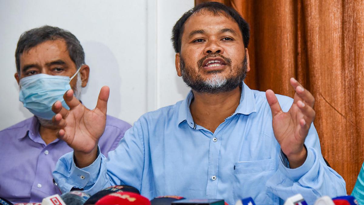 Akhil Gogoi apologises to Obama for Assam CM’s ‘slur’