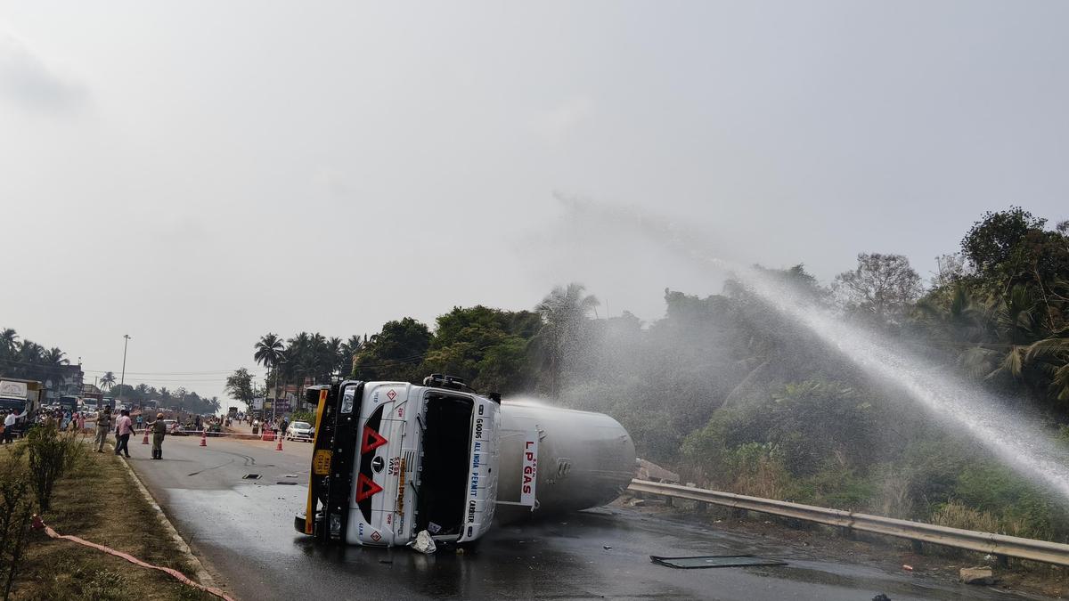 LPG tanker overturns near Katapady, Mangaluru-Udupi traffic diverted amid gas leak