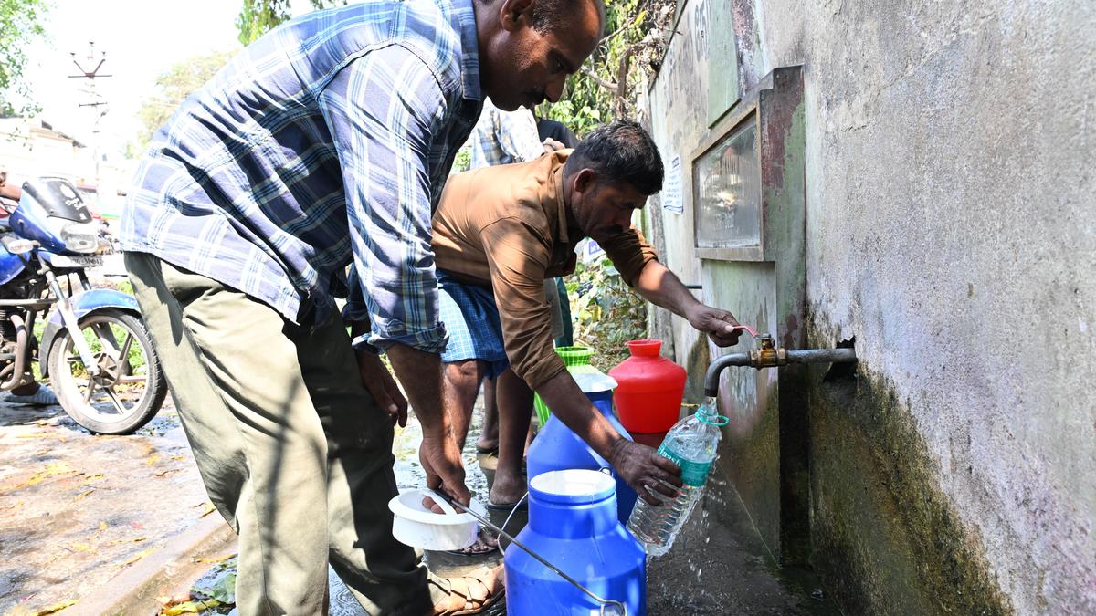 Residents, councillors demand solution to water supply issues at Kondalampatti zone in Salem