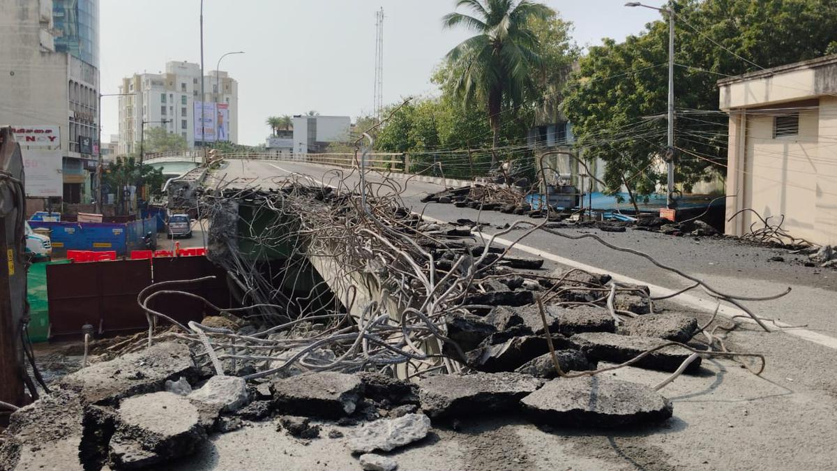 Chennai Metro Rail starts demolition of flyover at Royapettah High Road- Dr Radhakrishnan Salai junction