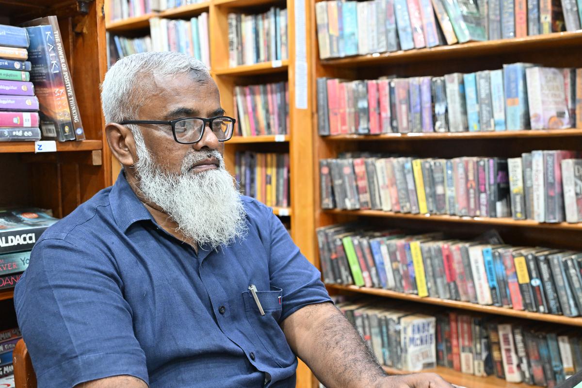 SA नूरुल अमीन, लेंडिंग लाइब्रेरी को चुनने और पढ़ने के संस्थापक SA नूरुल अमीन, लेंडिंग लाइब्रेरी को चुनने और पढ़ने के संस्थापक