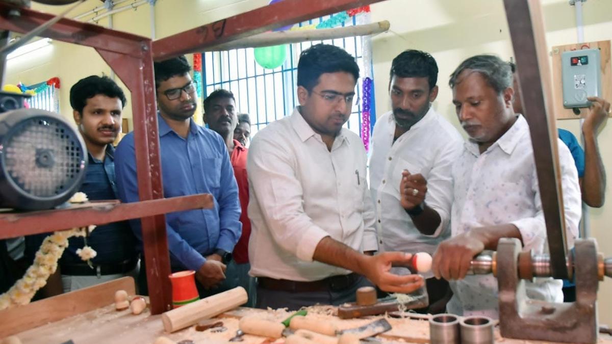 Channapatna wood craftsmen train Ambasamudram artisans to make world-class toys, articles