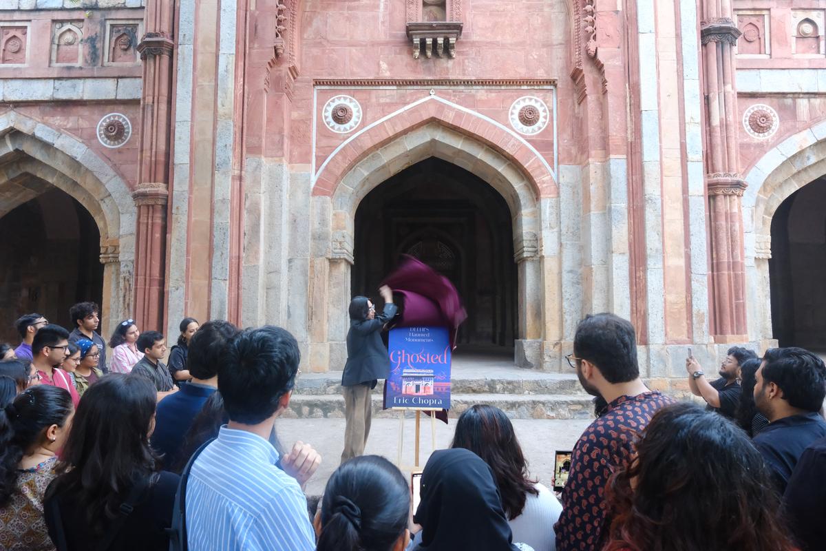 एरिक चोपड़ा इनमें से एक पदयात्रा का नेतृत्व करते हैं 