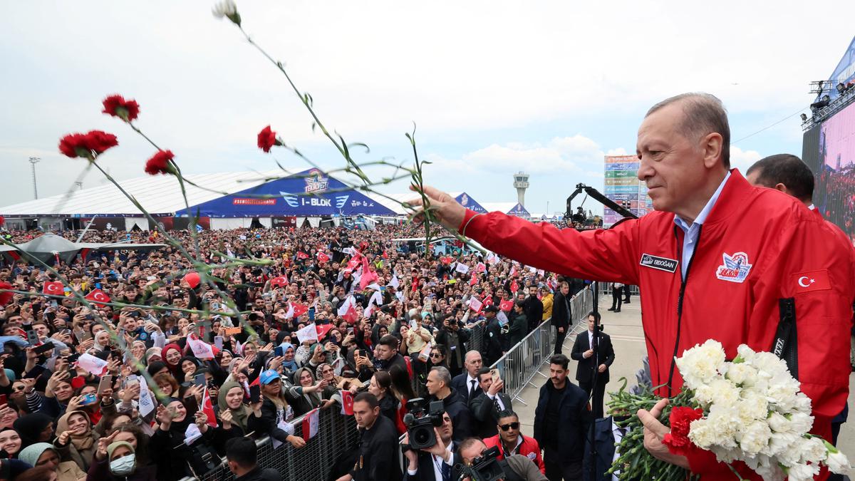 Erdogan unveils Turkey's first astronaut on election trail