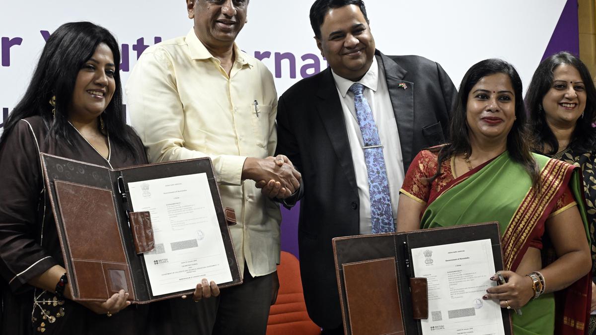 Students and faculty should converse in English on campuses: Minister