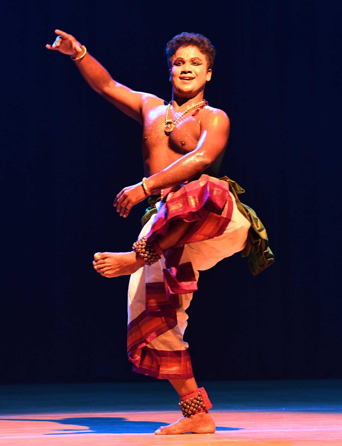 Bharatanatyam performance by Kaliveerapathiran at The Music Academy's Dance Festival on 04 January 2023.  