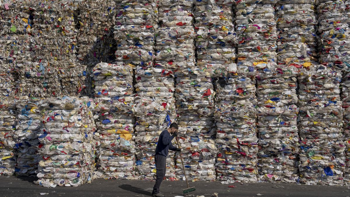 Single-use plastic waste rises from 2019-2021 despite pledges