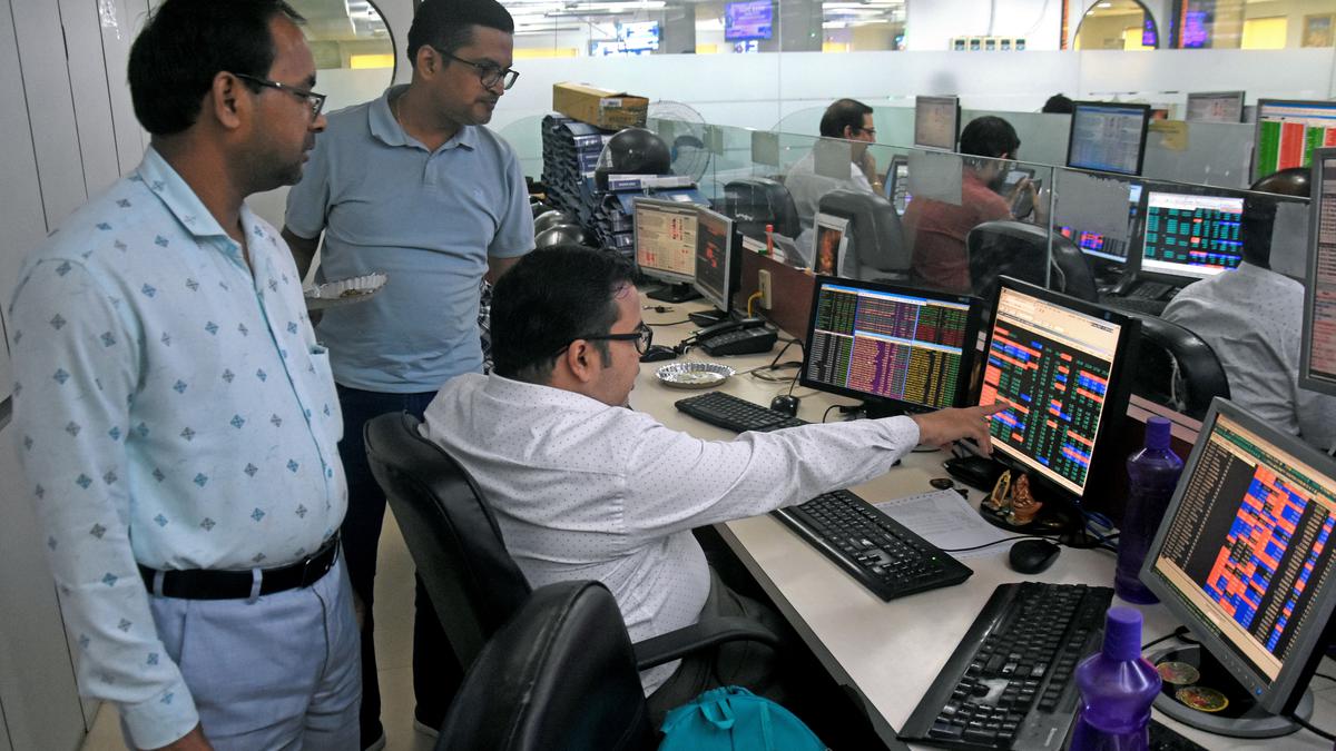 Sensex, Nifty fall in early trade on foreign fund outflows